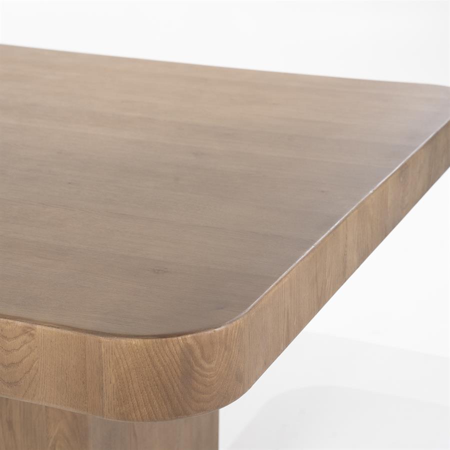 Detailaufnahme des Esstisch Harmonie Eiche, mit der abgerundeten Ecke und Holzmaserung - Eleonora