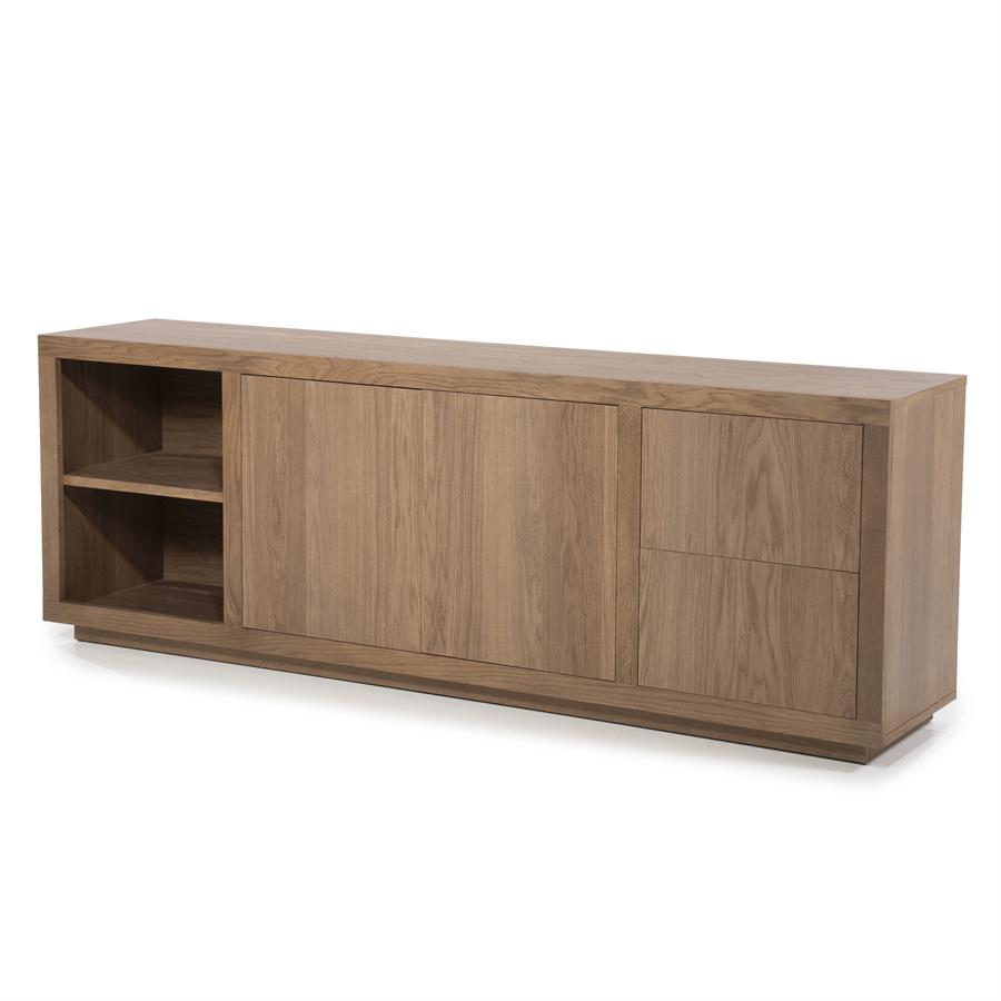 Sideboard Helsinki Eiche auf weißem Hintergrund, schräg von vorne fotografiert - Eleonora