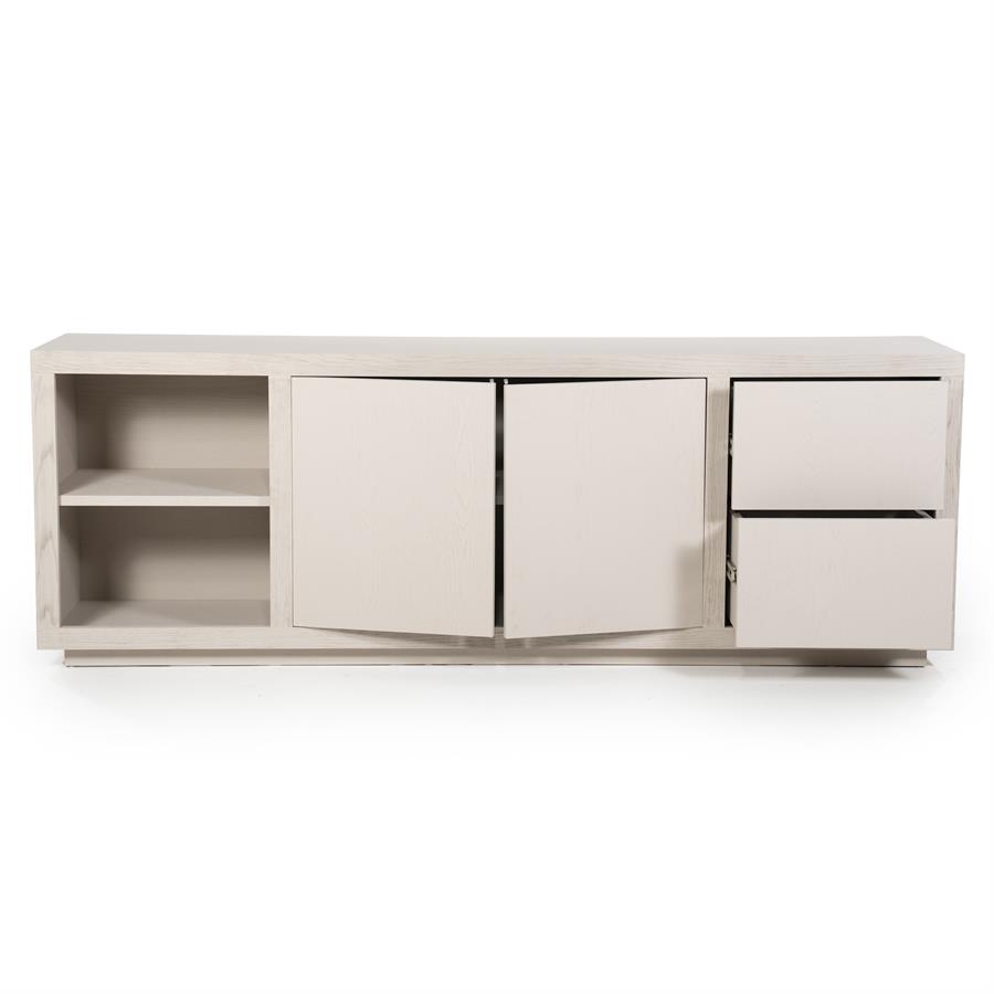 Sideboard Helsinki Eiche auf weißem Hintergrund, mit teilweise geöffneten Türen und Schubladen, aus niedriger Perspektive - Eleonora
