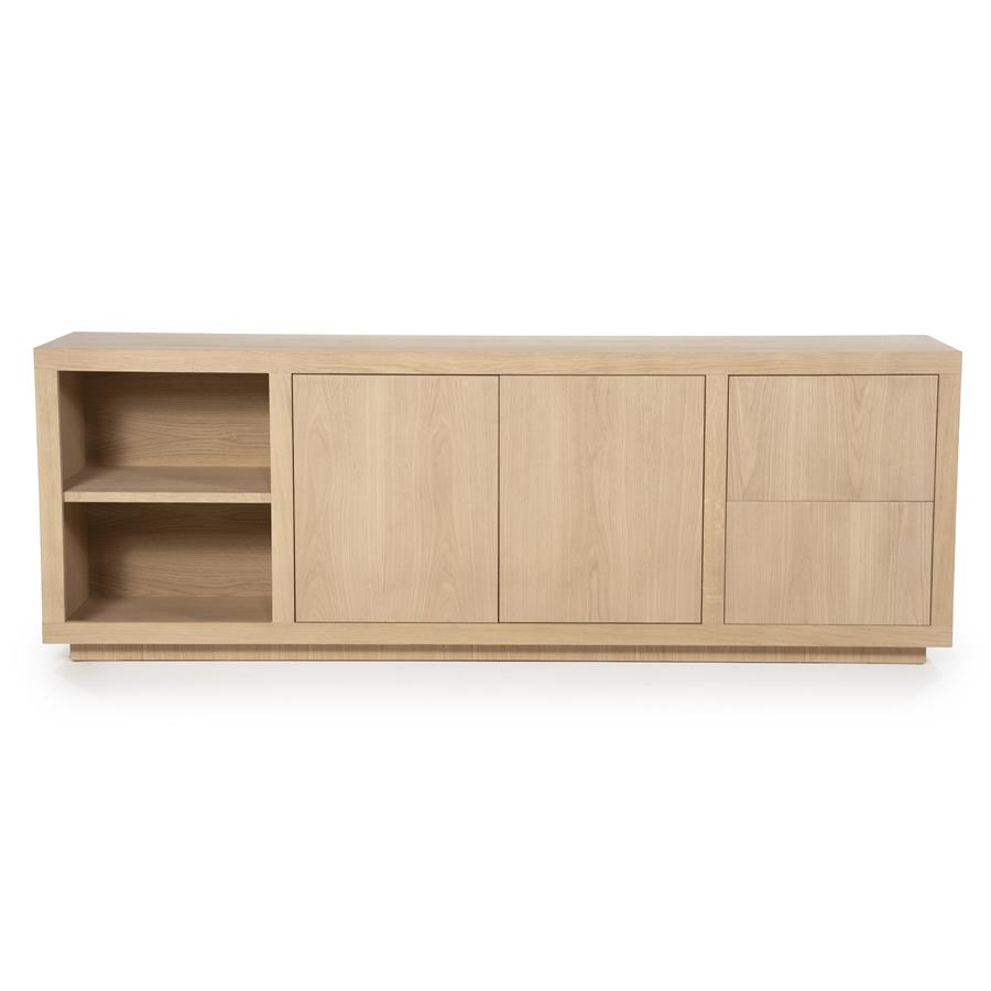 Sideboard Helsinki Eiche auf weißem Hintergrund, von vorne fotografiert - Eleonora