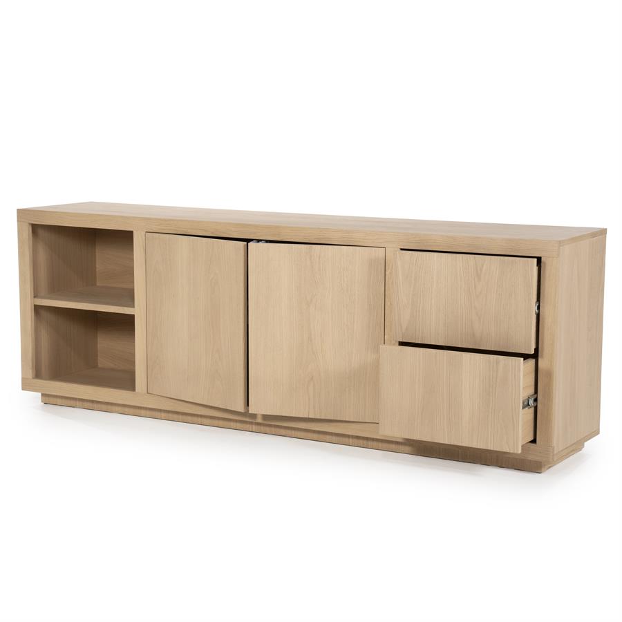 Sideboard Helsinki Eiche auf weißem Hintergrund, mit zwei offenen Türen und zwei Schubladen - Eleonora