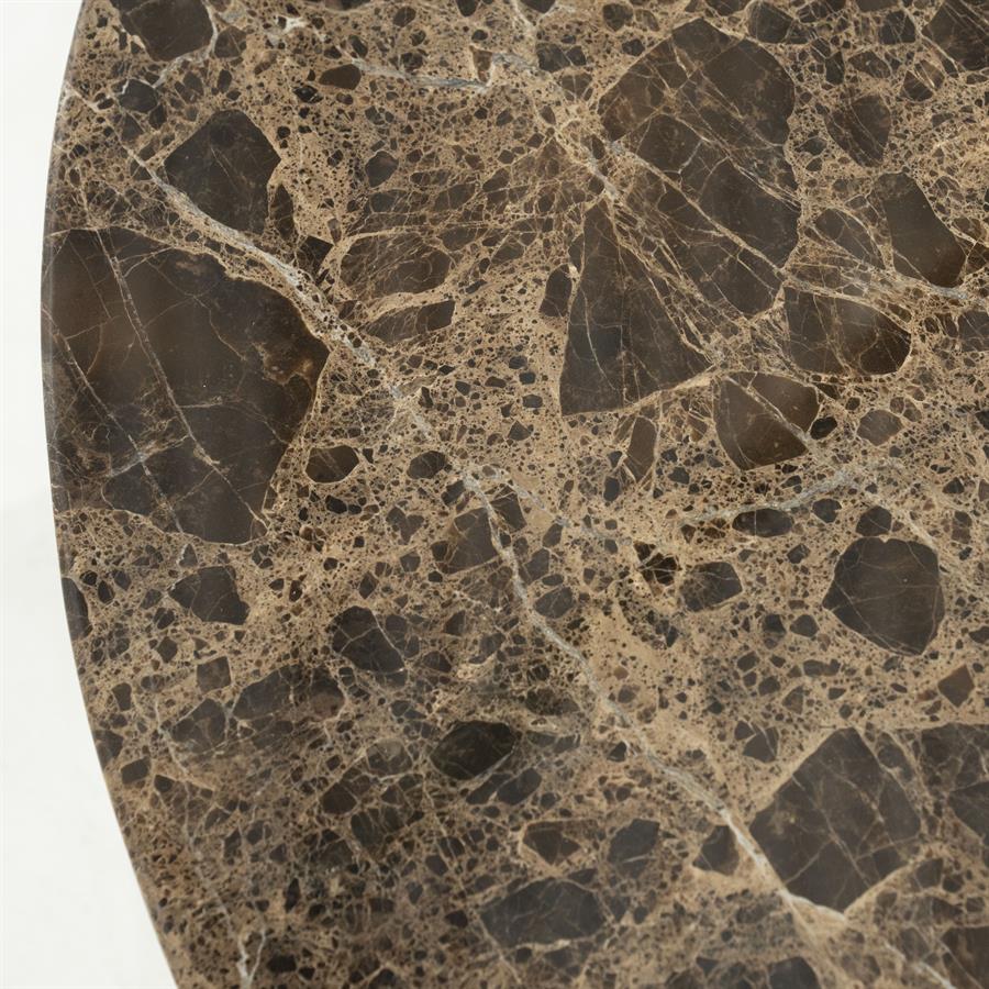 Detailaufnahme der dunkelbraunen Marmorplatte des Couchtischs Lando large Mango - Eleonora
