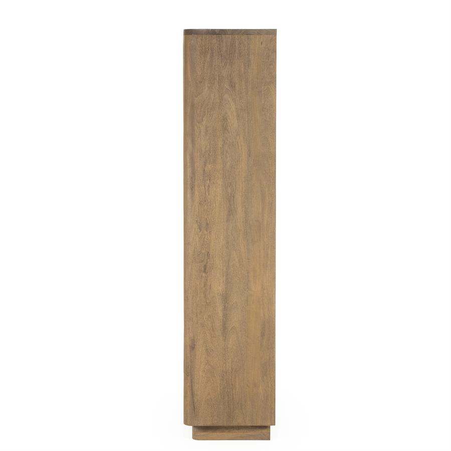 Schrank Edward Mangoholz, ein schmaler, hoher Schrank mit Holzfinish, fotografiert auf weißem Hintergrund - Eleonora