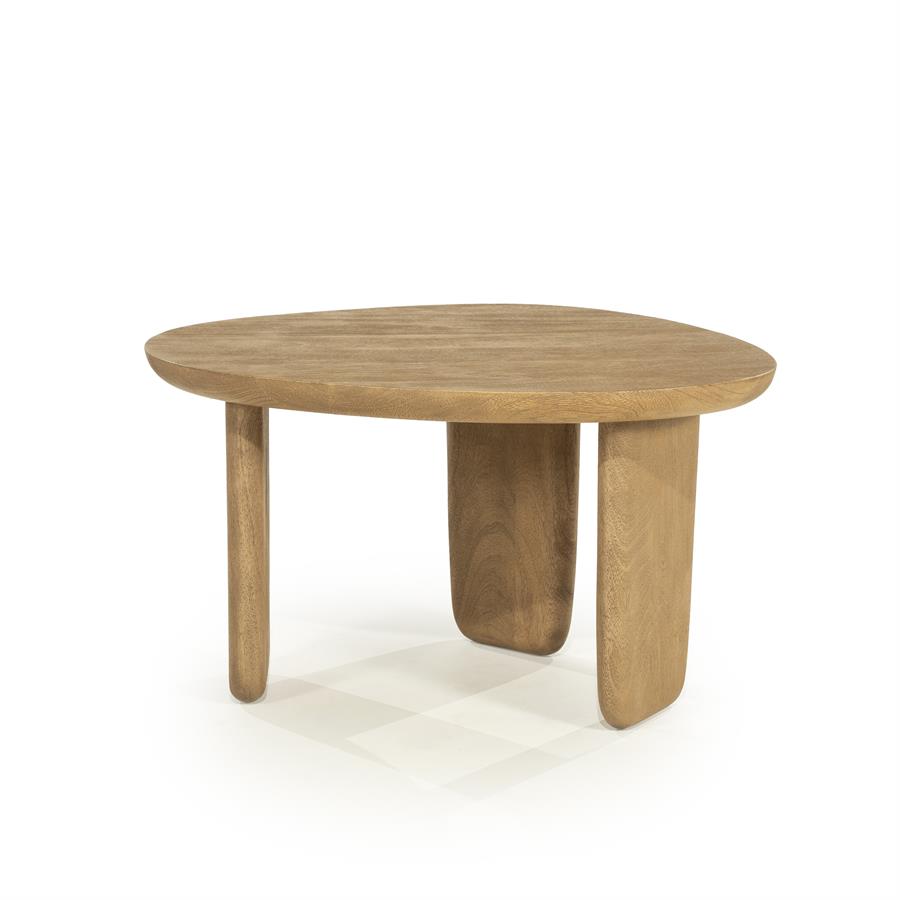 Couchtisch Maud small Mangoholz mit unregelmäßig geformter Platte und drei Beinen, auf weißem Hintergrund fotografiert - Eleonora