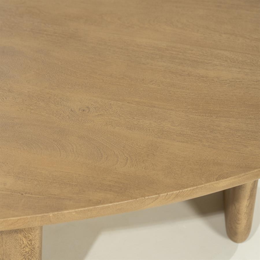 Nahaufnahme der runden Platte des Couchtischs Maud large Mangoholz mit natürlicher Holzmaserung - Eleonora