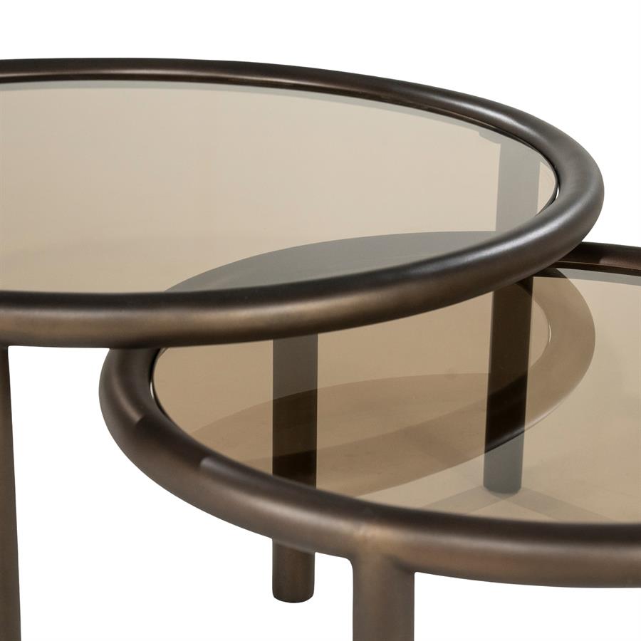 Nahaufnahme der runden Glasplatten und des dunklen Metallrahmens des Couchtisch-Sets Circo - Eleonora