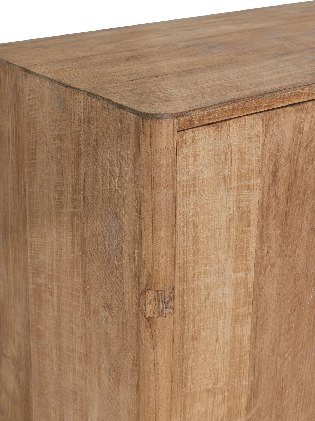 Detailopname van de Kast Bliss laag, met de afgeronde hoek en de houtnerf duidelijk zichtbaar - DTP Home