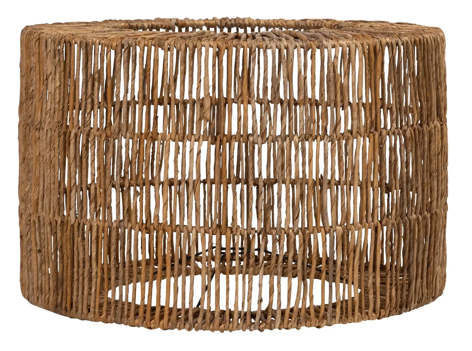 Stehleuchte Lampshade San Lorenzo mit einem zylindrischen Lampenschirm aus geflochtenem Seegras auf weißem Hintergrund - MUST Living
