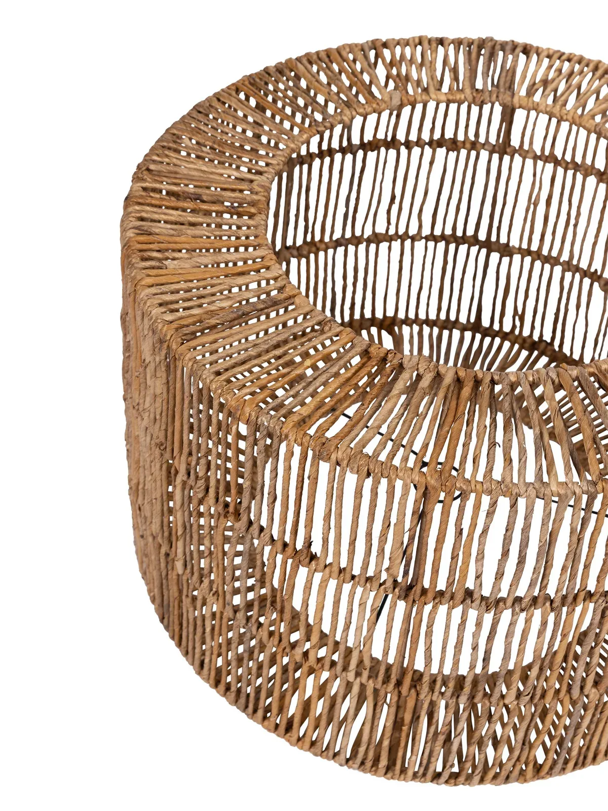 Detail der Stehleuchte Lampshade San Lorenzo, ein runder Lampenschirm aus geflochtenem Rattan - MUST Living