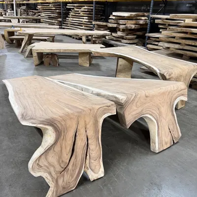 New Arrivals unieke boomstamtafels uit een stuk met doorlopend blad uit voorraad leverbaar.