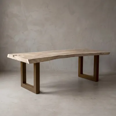 Ervaar de natuurlijke schoonheid en robuustheid van de boomstamtafel gemaakt van prachtig Suarhout.
