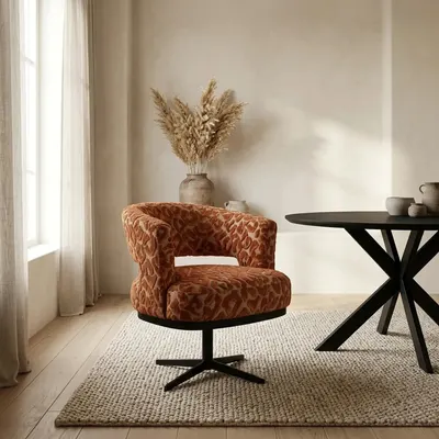 https://mokana.nl/stoelen/eetkamerstoelen/met-armleuning/eetkamerstoel-michelin-pmp-interior