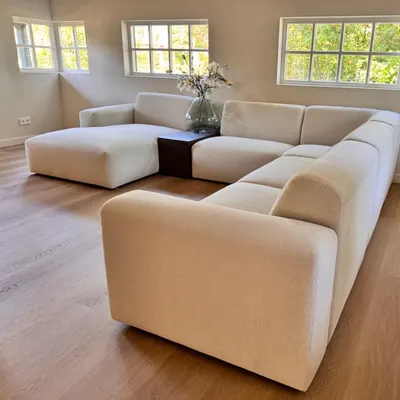 Delivery 😍 Royale u bank Vendi in U vorm met tussentafel en topcomfort 👇 https://mokana.nl/bankstellen/hoekbanken/grot