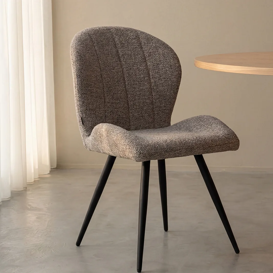 LABEL51 Esszimmerstuhl Sil zwart metaal in Royal Boucle Mushroom