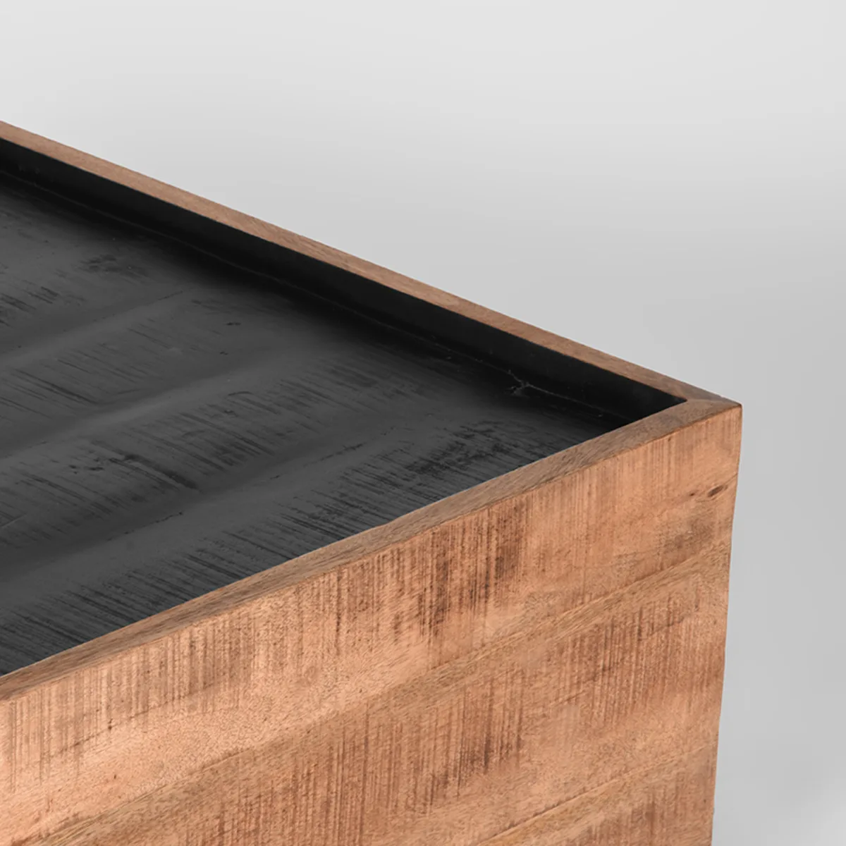 LABEL51 Couchtisch Noble 80x80 cm in Rough mangohout, Detail 2