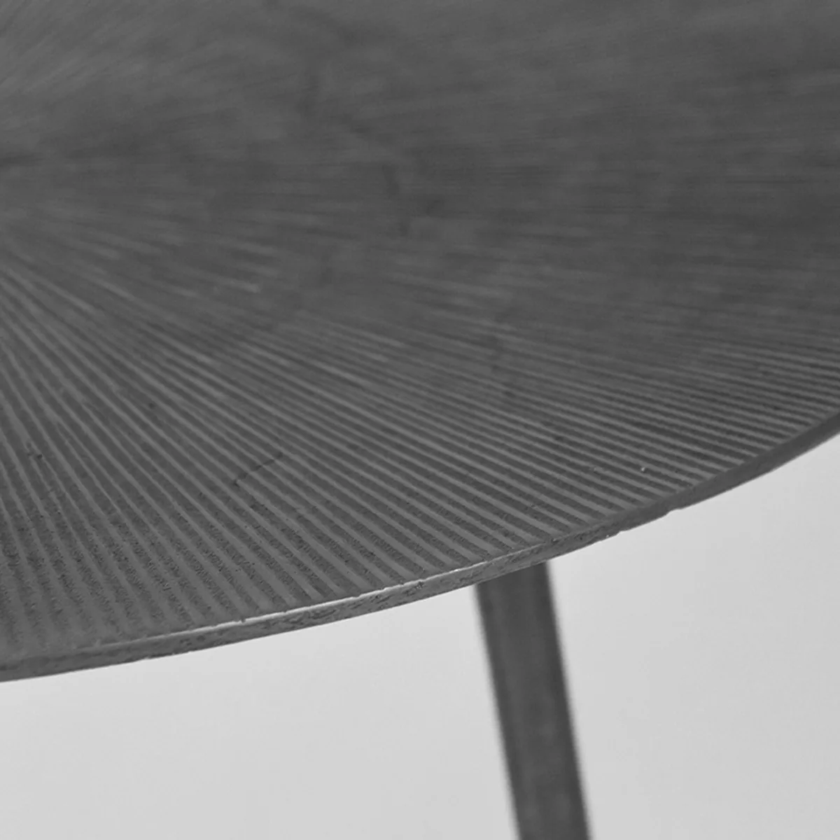 LABEL51 Beistelltisch Nobby 40 cm in Grijs metaal, Detail 2