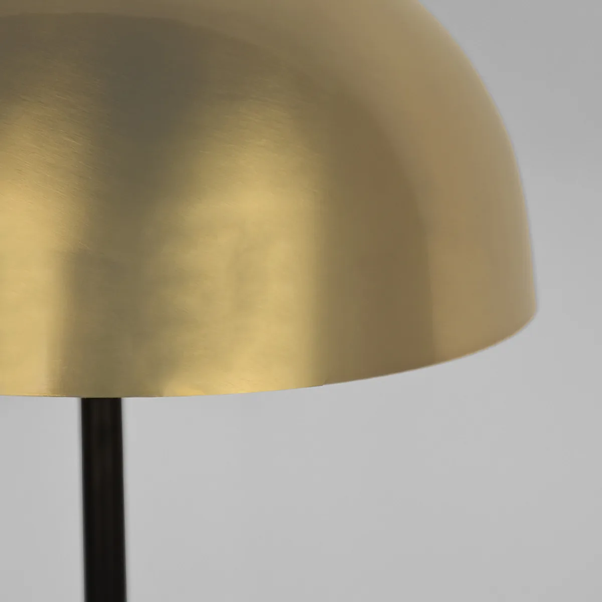 LABEL51 Tafellamp Globe in Antiek Goud, detail 1