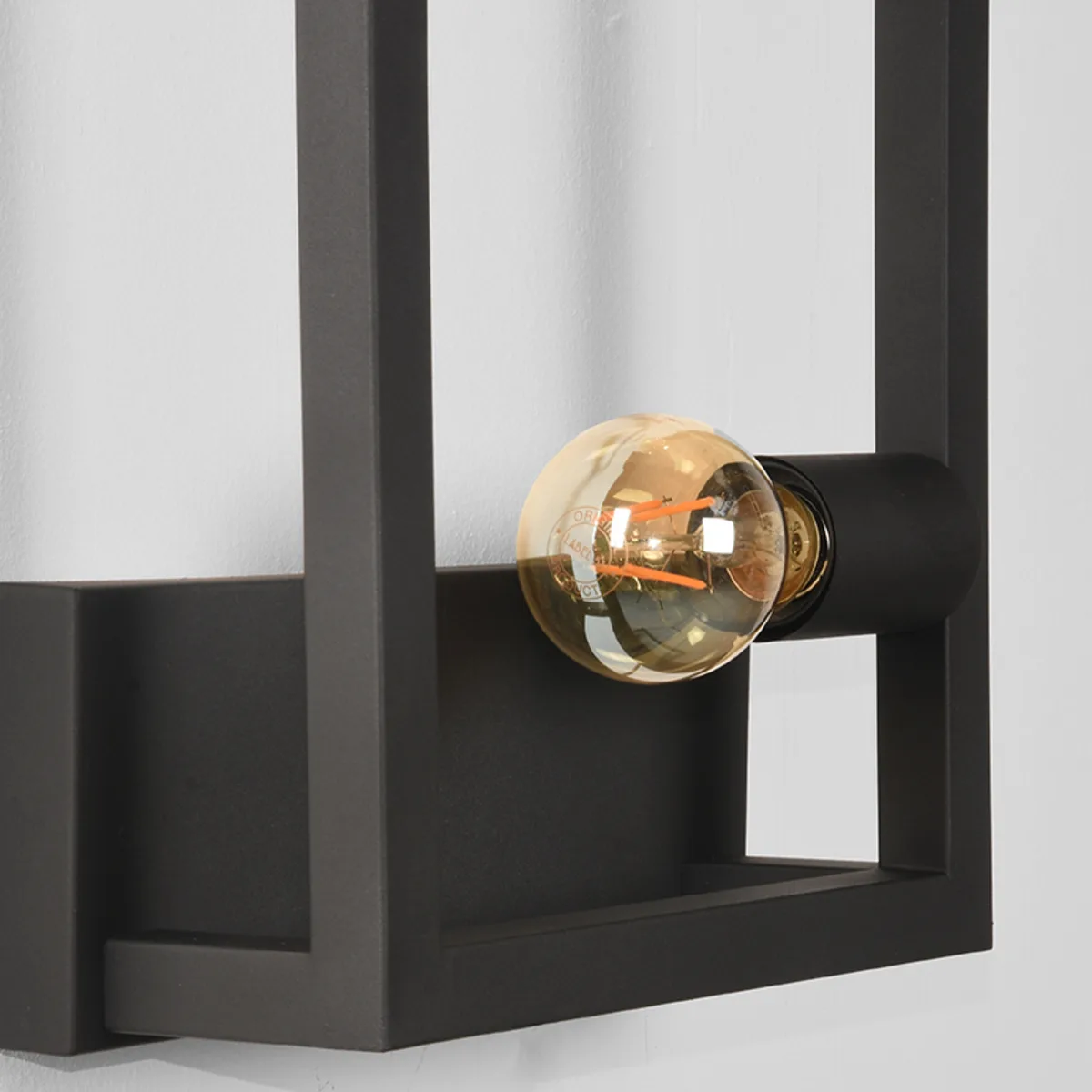LABEL51 Wandlamp Quadrato in Zwart metaal, detail 5