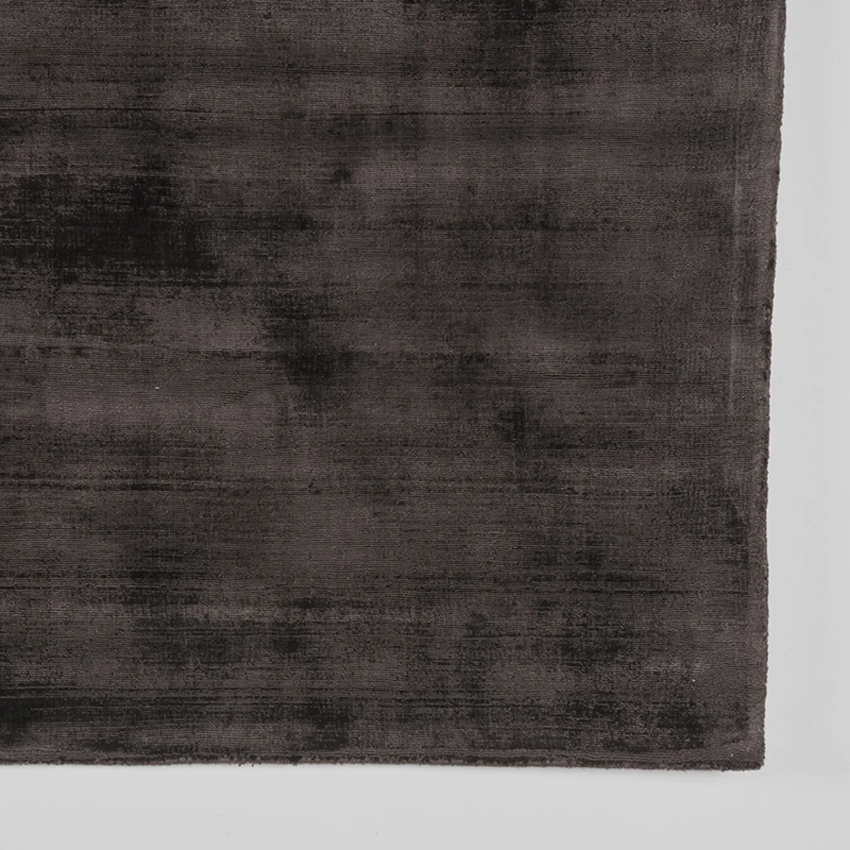 LABEL51 Vloerkleed Velvy 200x300 cm in Antraciet viscose, detail 1