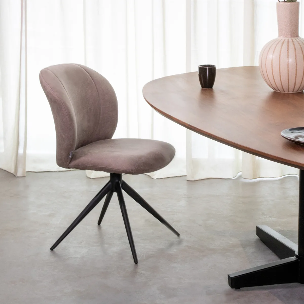 LABEL51 Esszimmerstuhl Kimo zwart metaal in Microsuede Taupe
