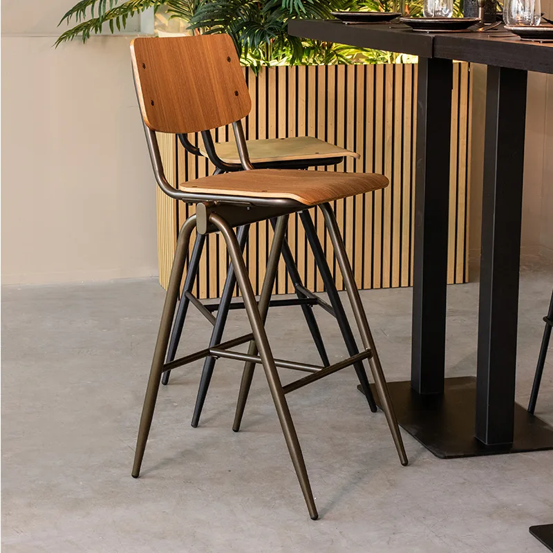 LABEL51 Barhocker Solid hoog in Walnoot hout