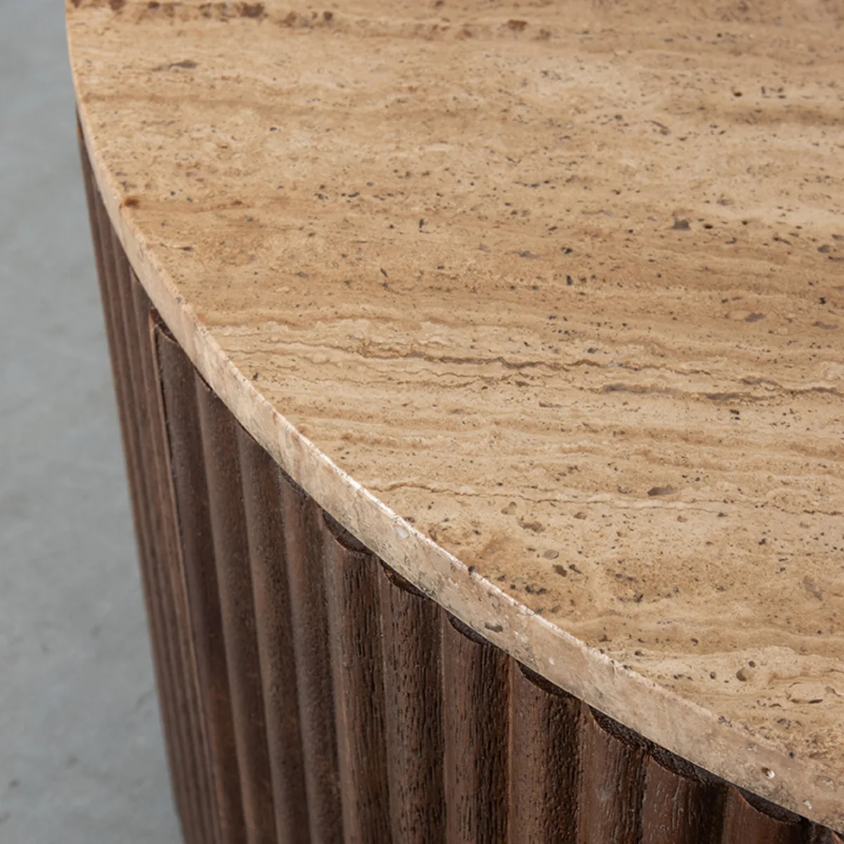 LABEL51 Couchtisch Ribble 50 cm, rond in Espresso travertin, Detail 2