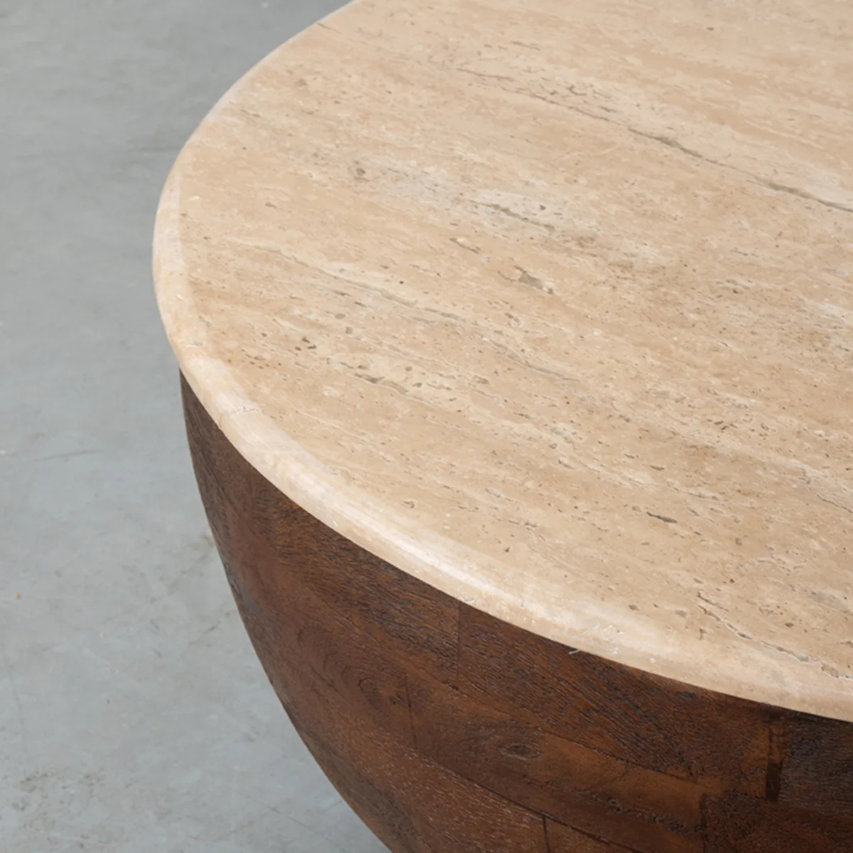 LABEL51 Salontafel Bowl 70 cm, rond in Espresso travertin, detail 2