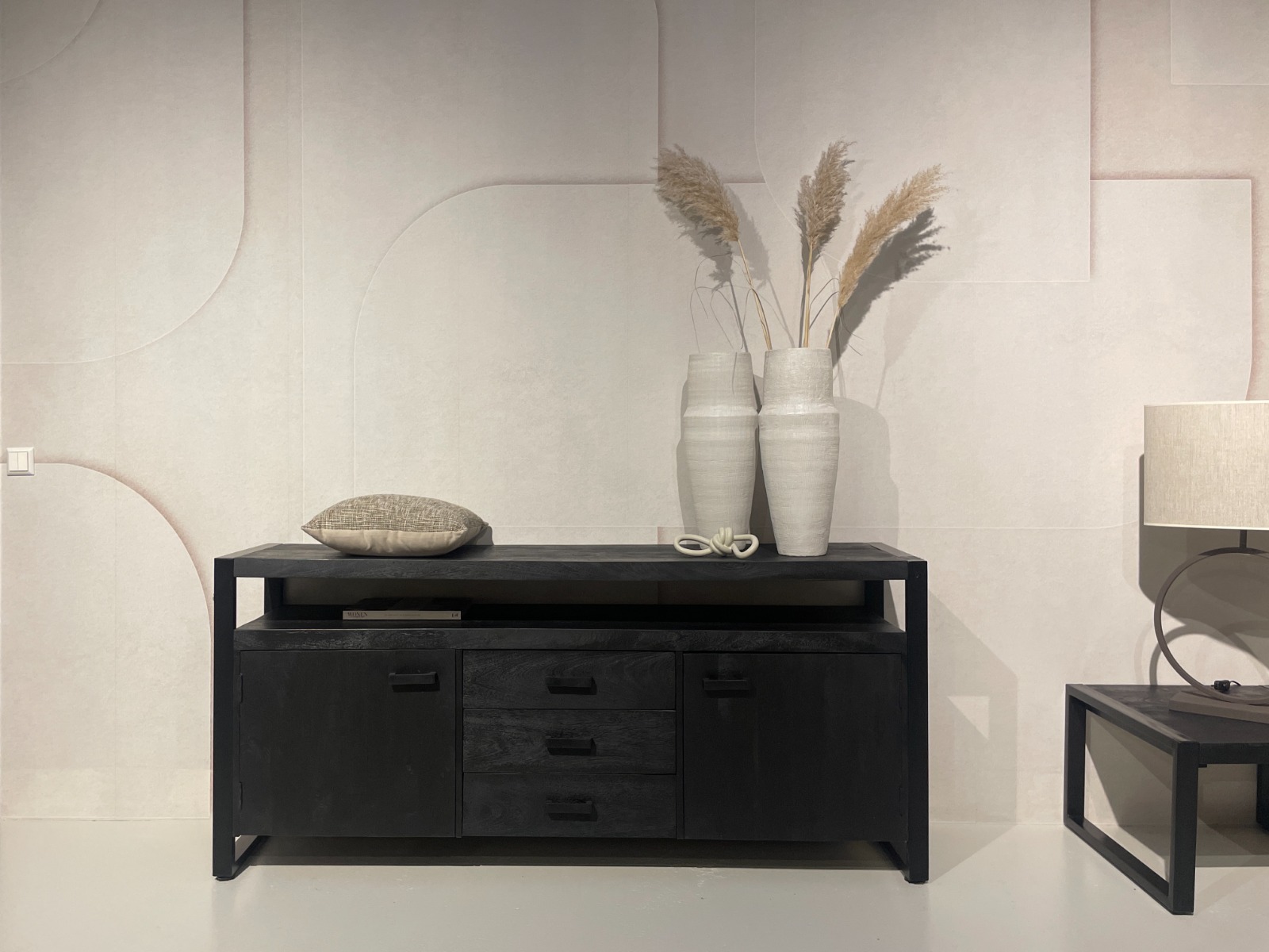 Sideboard Norris 180 cm (Mangoholz, Schwarz) - Livingfurn
