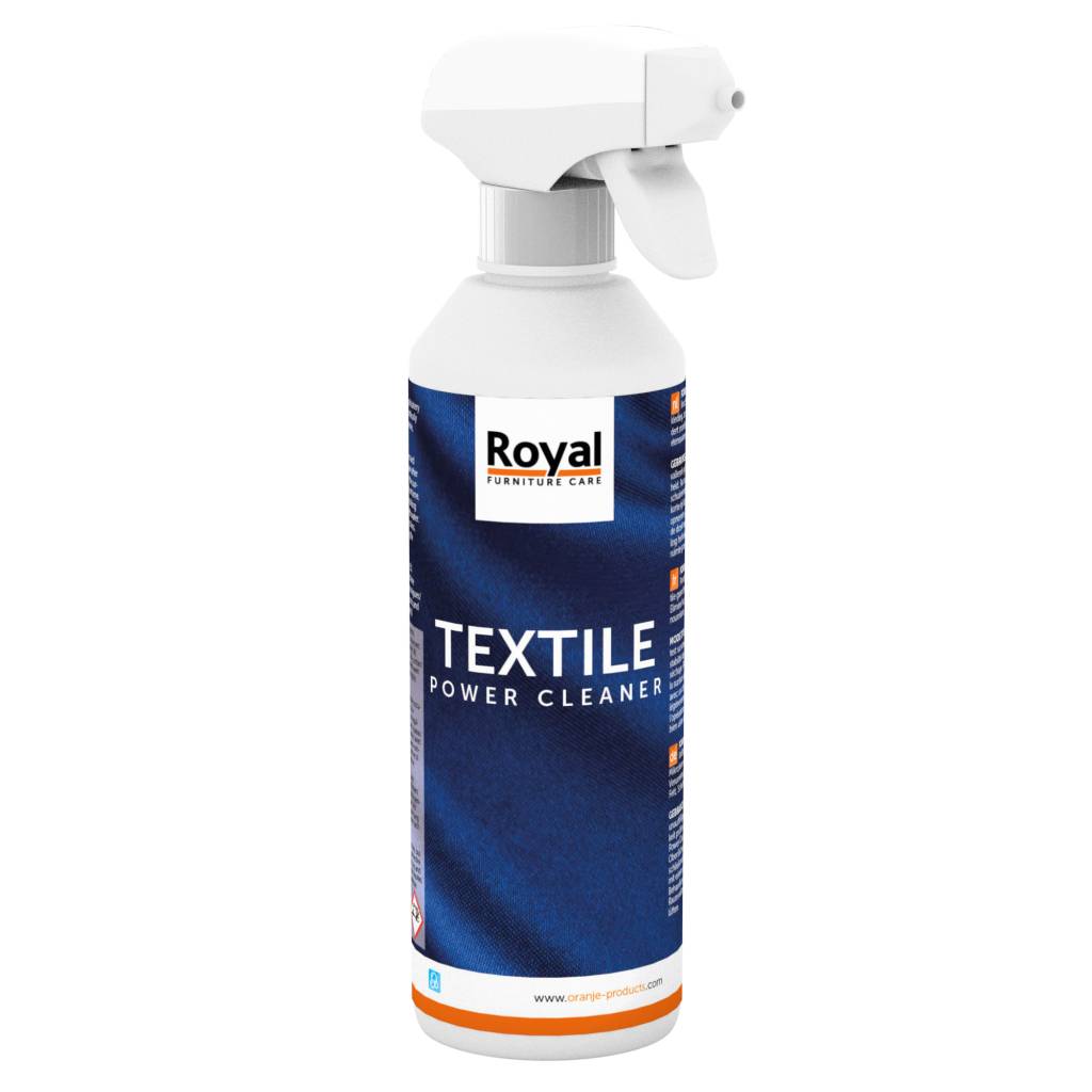 Weiße Flasche Textile Power Cleaner von Oranje Furniture Care mit blauem Etikett auf weißem Hintergrund, schräg von vorne fotografiert