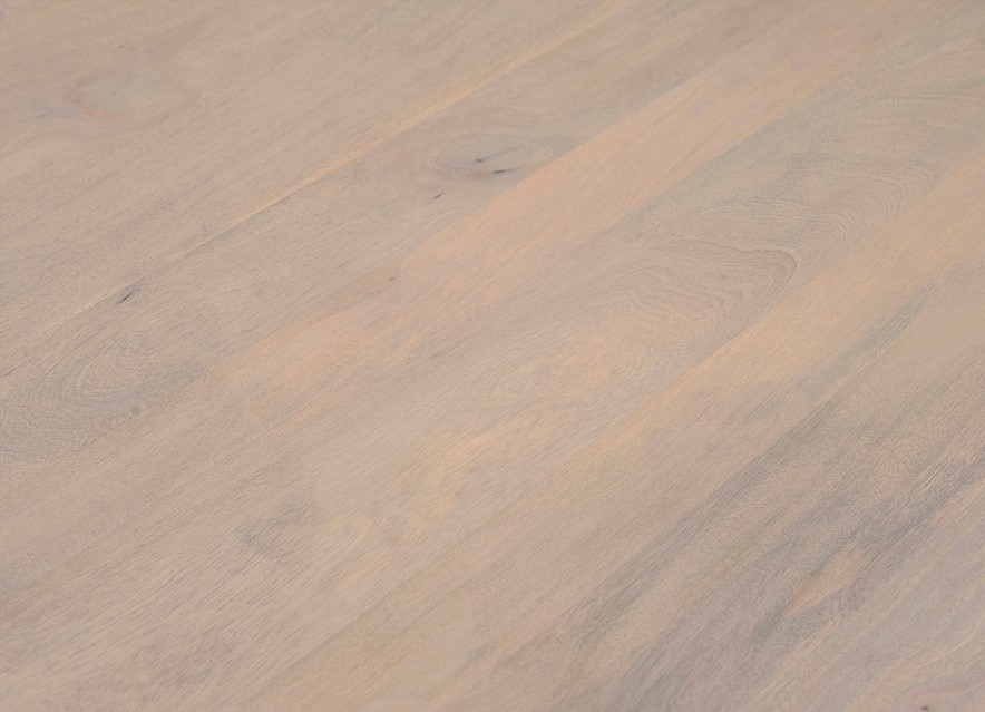 Nahaufnahme des ashblonden Mangoholzes vom Esstisch Dänisch oval 210, mit sichtbarer Holzmaserung - MySons