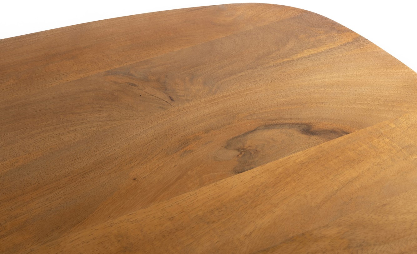 Nahaufnahme der glatten, natürlichen Mango-Holzplatte des Esstischs Dänisch oval 230 - MySons