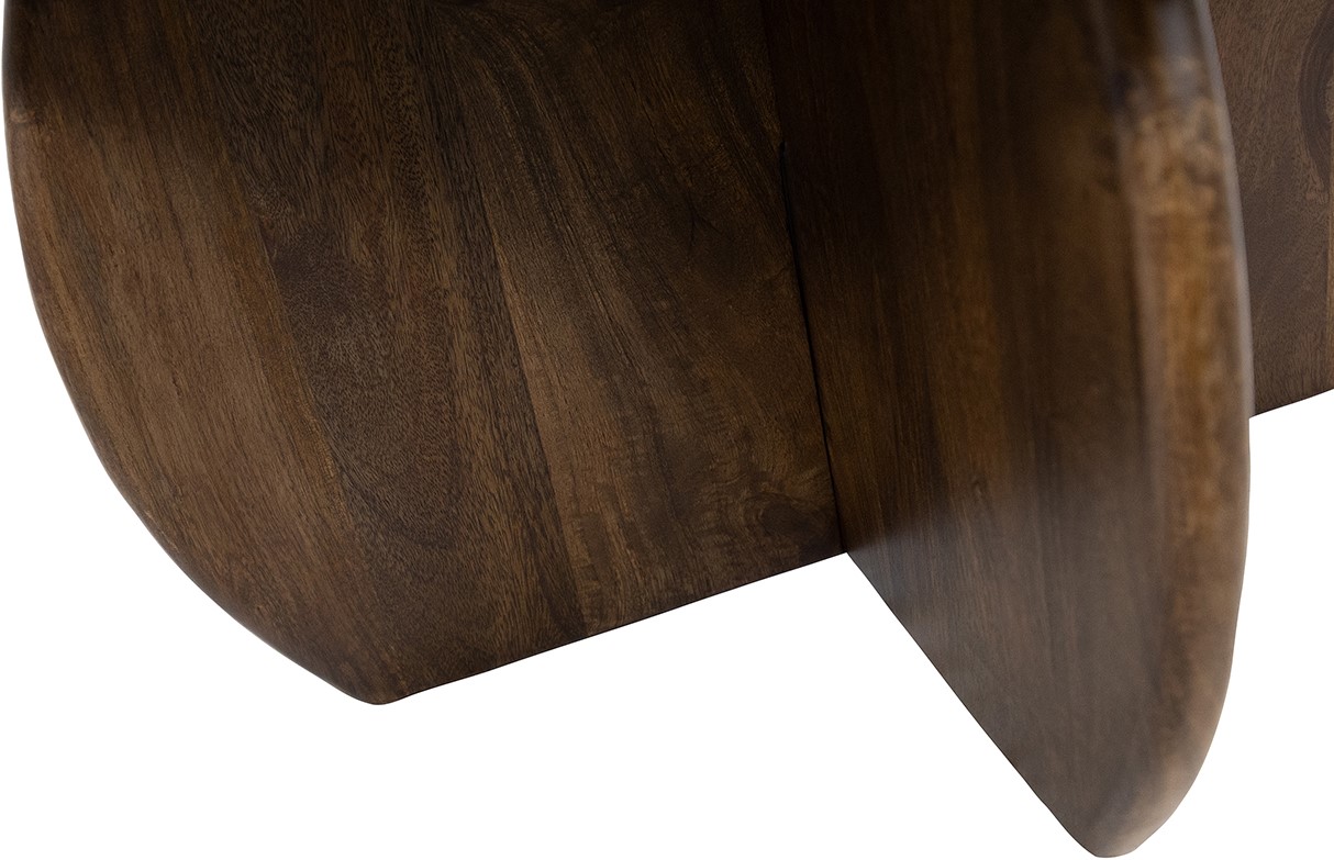Nahaufnahme des dunkelbraunen Holzbeins vom Beistelltisch Ø50, H55, Mango Brown Walnut - MySons