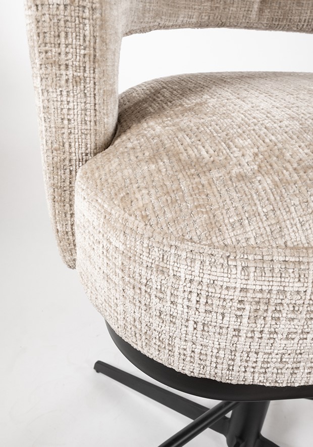 Detailaufnahme des Bruce Barstuhl drehbar 360, mit der Struktur des Cremona Natural 02 Stoffes - MySons
