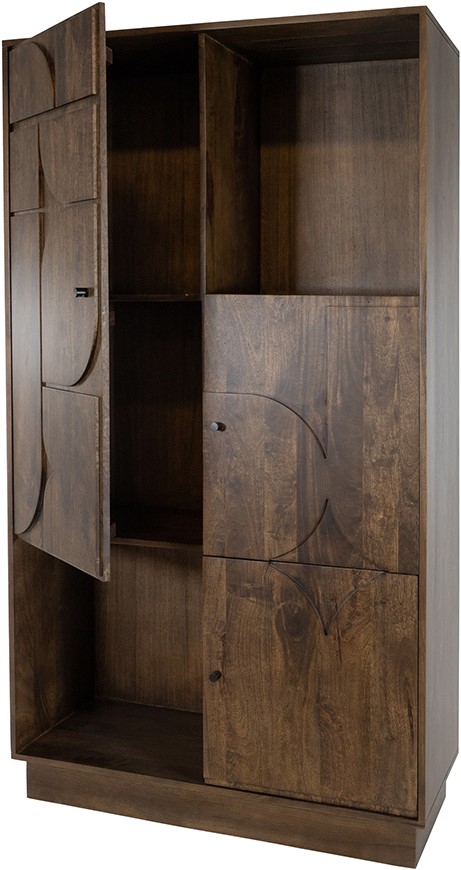 Schrank 180 mit 3 Türen und 2 offenen Fächern, Mango Brown Walnut, schräg von vorne fotografiert mit einer offenen Tür - MySons