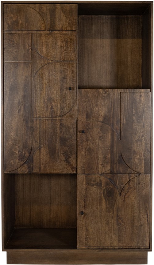 Schrank 180 mit 3 Türen und 2 offenen Fächern, Mango Brown Walnut, von vorne in einem Studio - MySons