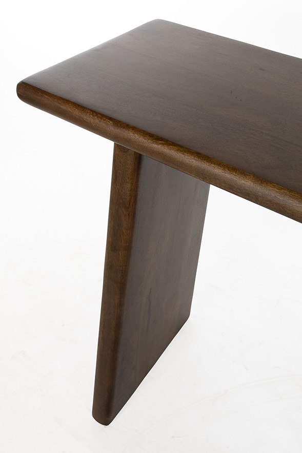 Detail des Lagos Wandtisch 160, Mango Brown Walnut, mit einer Nahaufnahme der Tischbeine und der Platte - MySons
