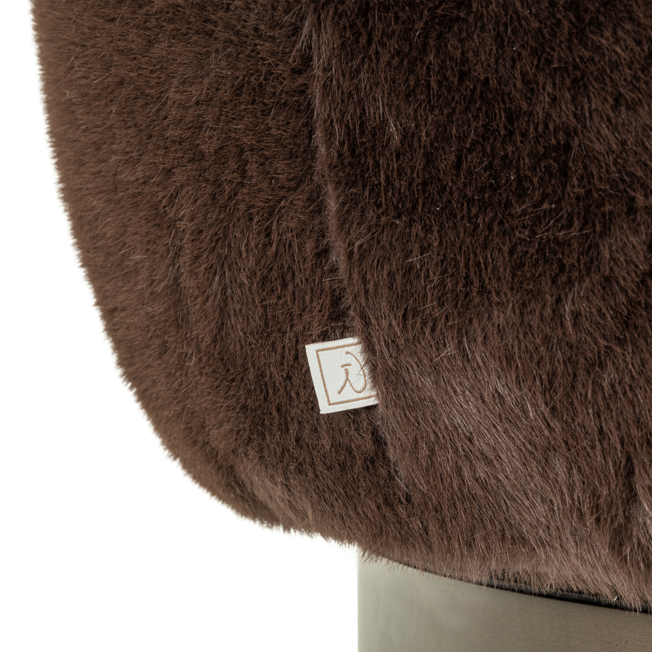 Sillón lounge Colmar chocolate de tejido fluffy giratorio - Richmond Interiors