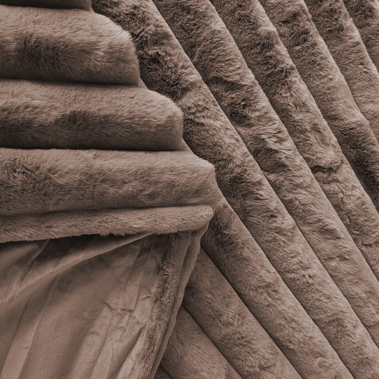 Manta Chic Furenzo taupe 200x300 - Richmond Interiors