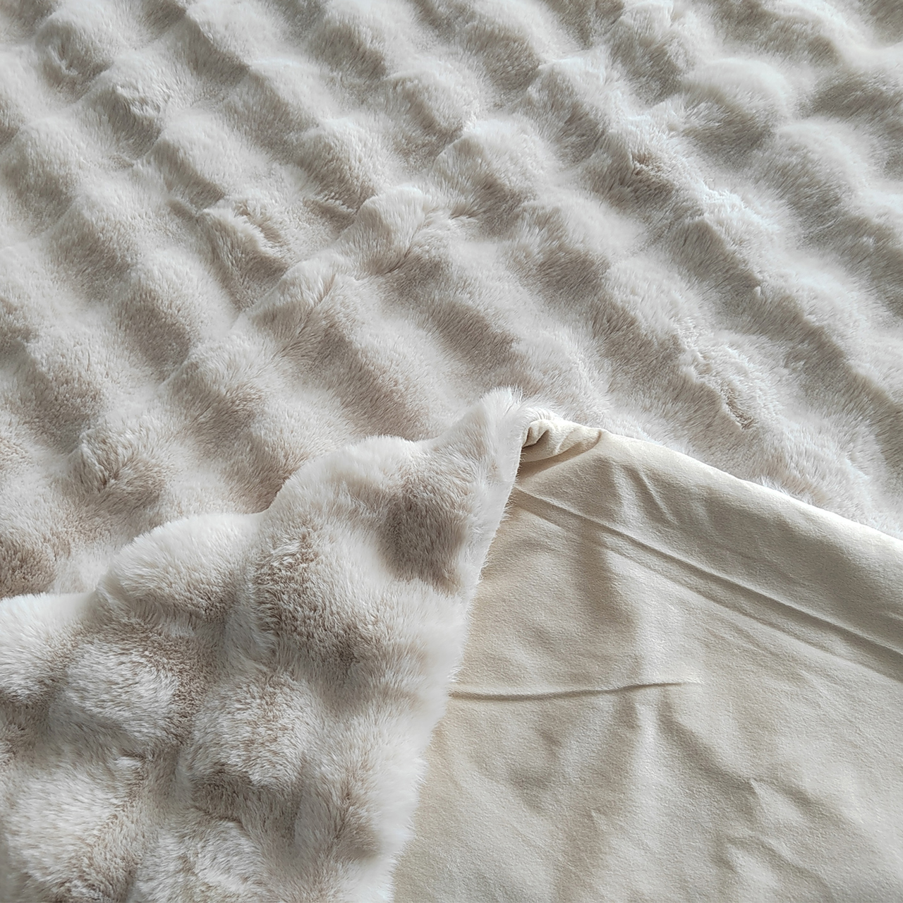 Manta Cosy Fluff crema 200x300 - Richmond Interiors