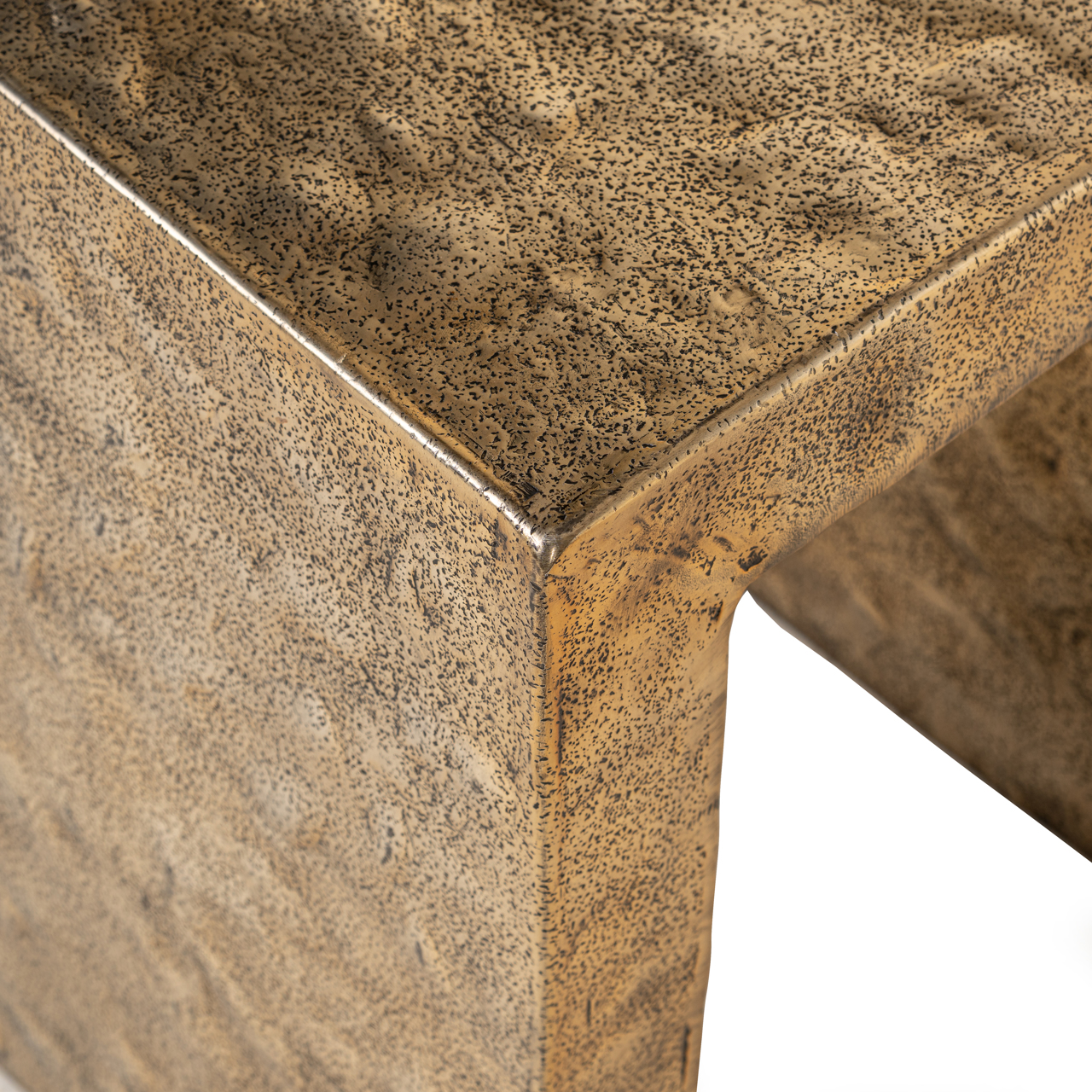 Mesa auxiliar Novan dorado - Richmond Interiors