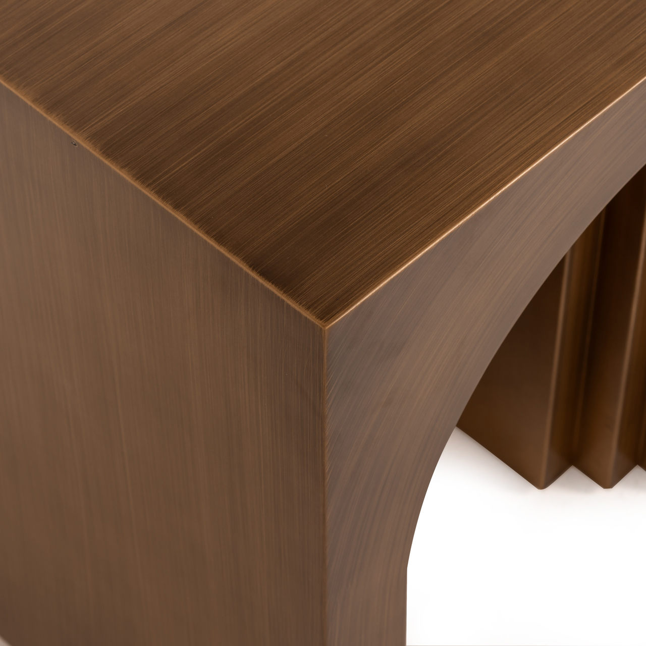 Mesa auxiliar Vevey dorado cepillado - Richmond Interiors