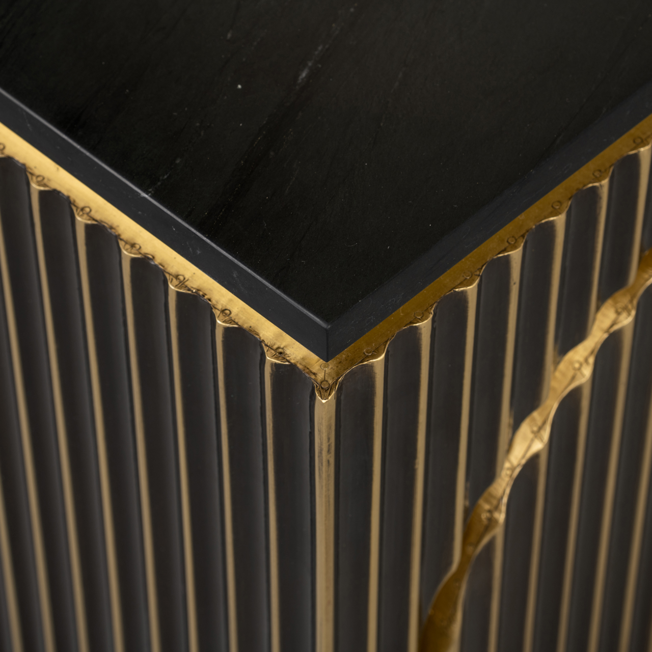 Nachttisch Les Arcs brushed gold - Richmond Interiors