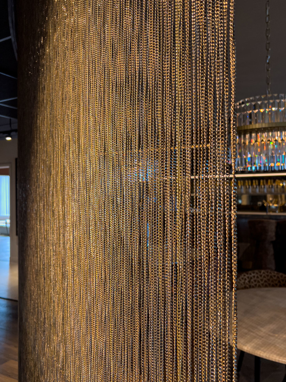 Objeto decorativo Curtain cadena dorada - Richmond Interiors
