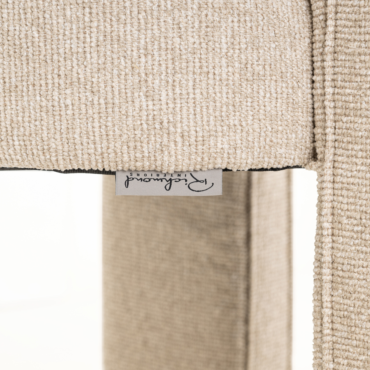 Silla de comedor Belle biscotti retardante de llama - Richmond Interiors