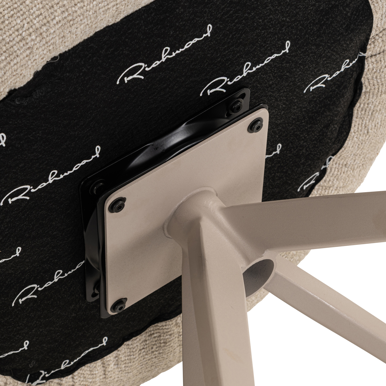 Silla de comedor Olivia biscotti giratoria - Richmond Interiors