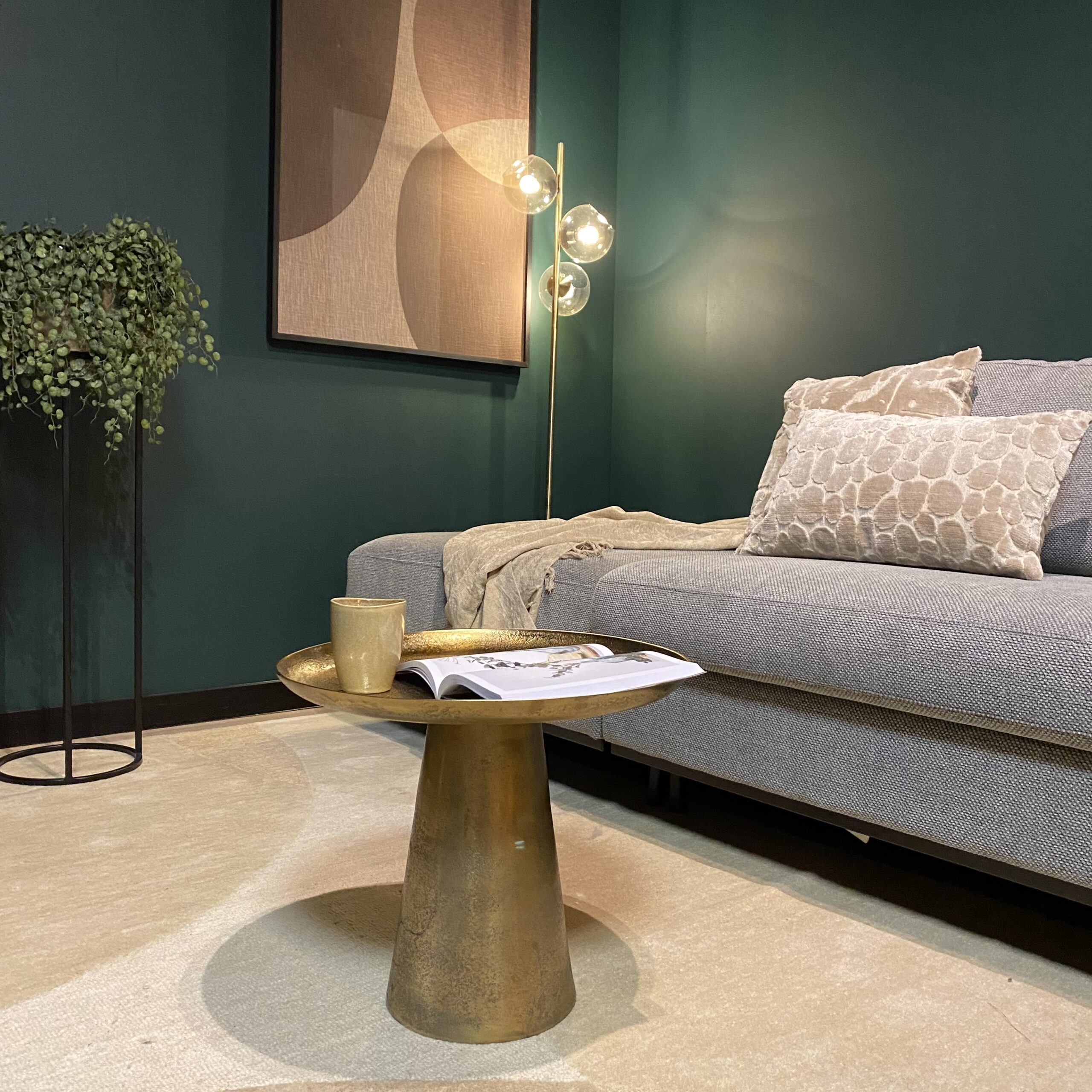 Round coffee table Daisy, aluminium with antique gold finish - Starfurn
