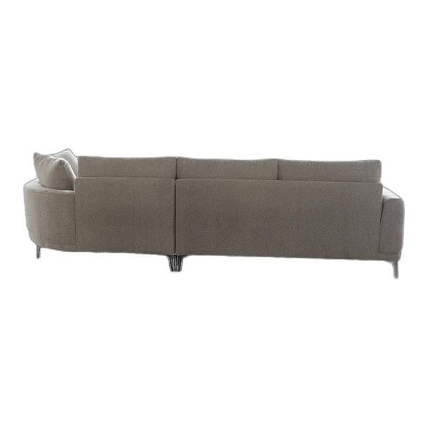 Das Prescot 2 5-AL + Chaise R - Sahara 120 Sand Sofa in einem modernen Wohnzimmer mit Fenstern und einem Teppich - Tower Living - Sahara 400 espresso