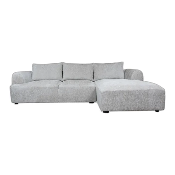 Das Canterbury 2 5-AL + Chaise R - Mona 464 Cement Grey Sofa in einem stimmungsvollen Wohnzimmer mit Couchtisch aus Holz - Tower Living - Mona 110 Sand