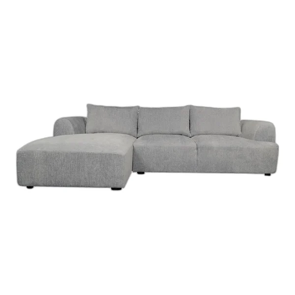Das Canterbury 2 5-AR + Chaise L - Mona 464 Cement Grey Sofa in einer stimmungsvollen Studio-Umgebung mit hellen Wänden und Holzregalen - Tower Living - Mona 120 Taupe