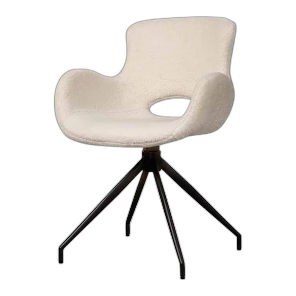 De Campo Armstoel in Teddy MJ81 White staat in een moderne woonkamer met betonnen muren - Tower Living - Teddy MJ81 White